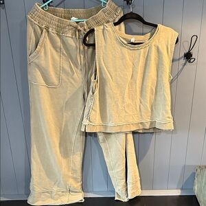 Daily Practice Sleeveless Crop Top and Wide-Leg Joggers Set - soft olive green